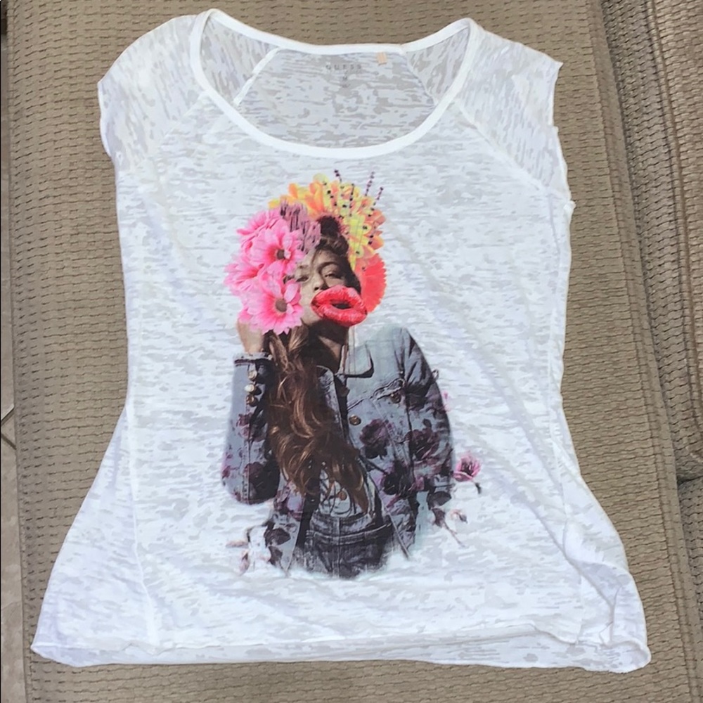 Women’s GUESS top